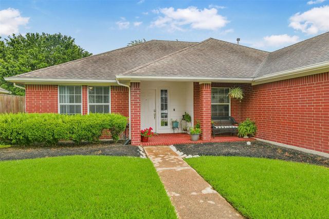 203 Green Isle Avenue, Dickinson, TX 77539