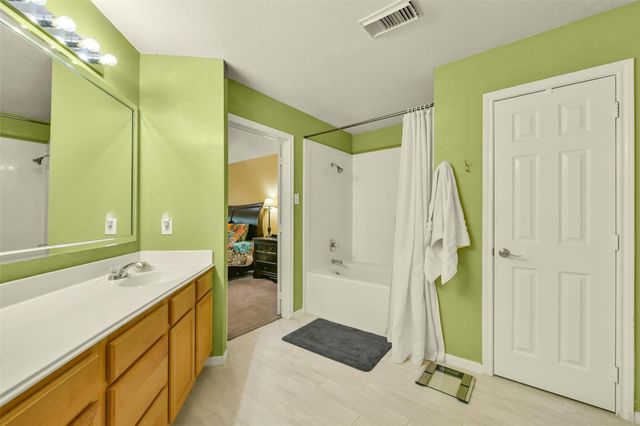 203 Green Isle Avenue, Dickinson, TX 77539