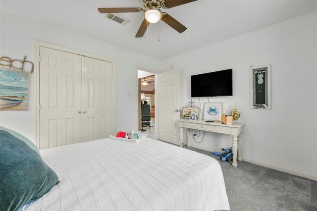 203 Green Isle Avenue, Dickinson, TX 77539