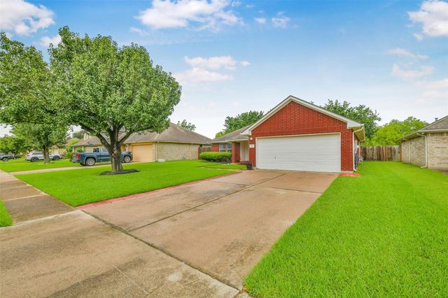 203 Green Isle Avenue, Dickinson, TX 77539