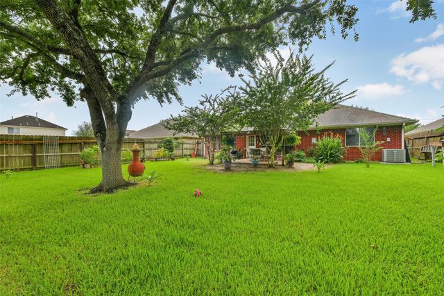 203 Green Isle Avenue, Dickinson, TX 77539