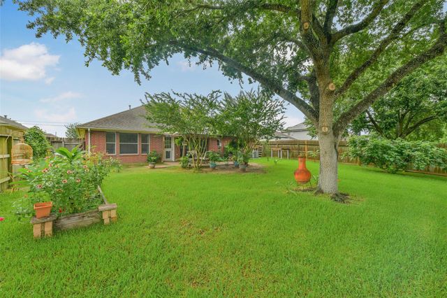 203 Green Isle Avenue, Dickinson, TX 77539