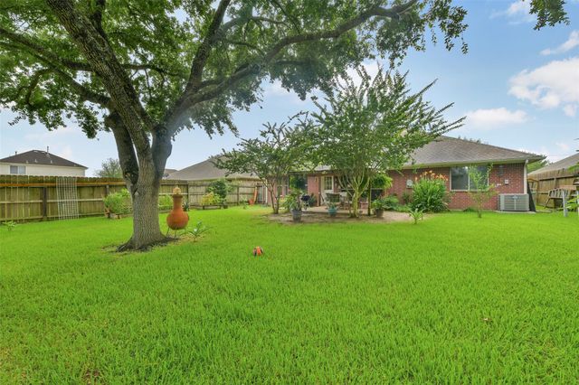 203 Green Isle Avenue, Dickinson, TX 77539