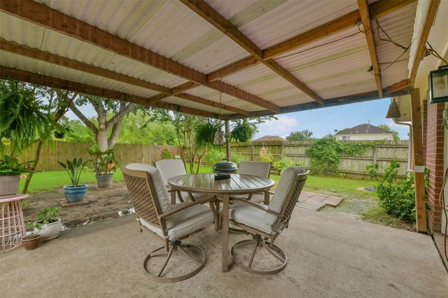 203 Green Isle Avenue, Dickinson, TX 77539
