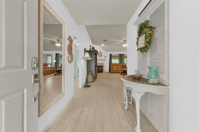 203 Green Isle Avenue, Dickinson, TX 77539