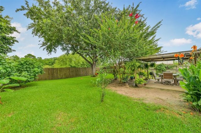 203 Green Isle Avenue, Dickinson, TX 77539