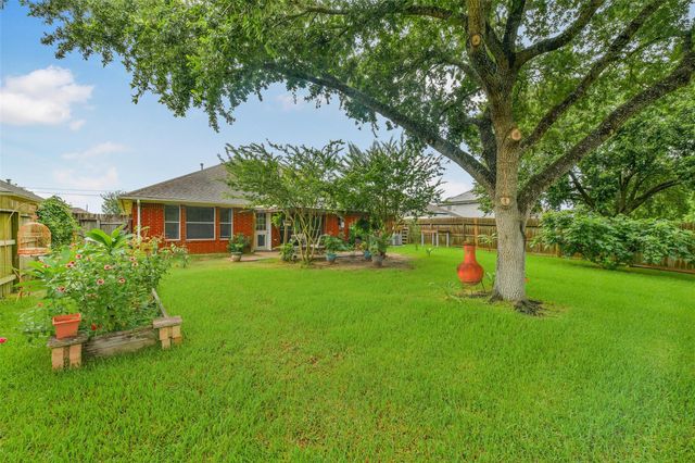 203 Green Isle Avenue, Dickinson, TX 77539