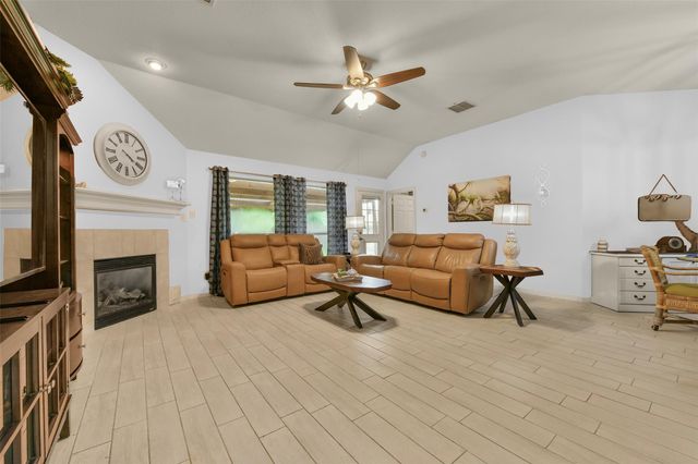 203 Green Isle Avenue, Dickinson, TX 77539