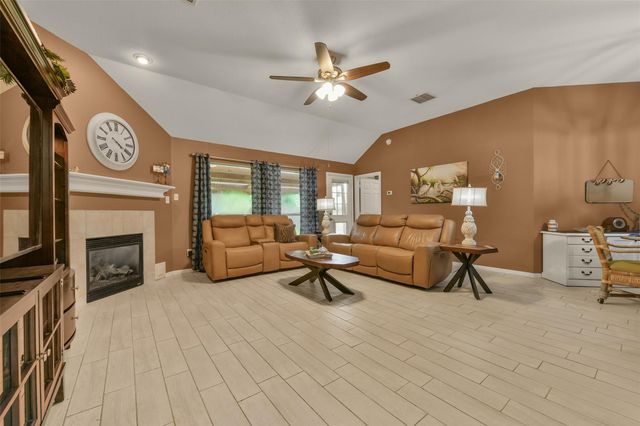 203 Green Isle Avenue, Dickinson, TX 77539
