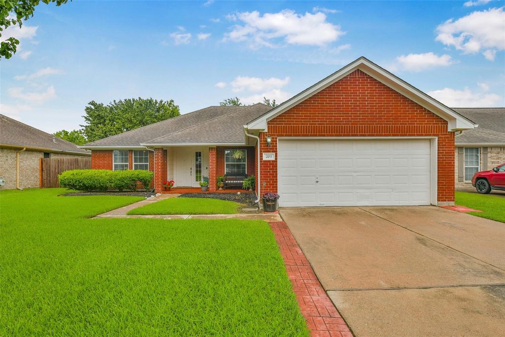 203 Green Isle Avenue, Dickinson, TX 77539