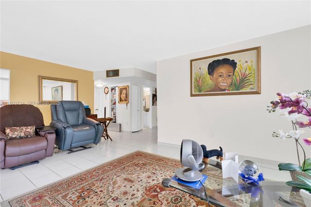 1400 Saint Charles Place L4, Pembroke Pines, FL 33026