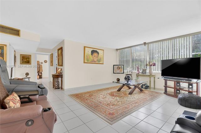 1400 Saint Charles Place L4, Pembroke Pines, FL 33026