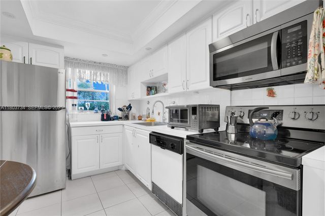 1400 Saint Charles Place L4, Pembroke Pines, FL 33026