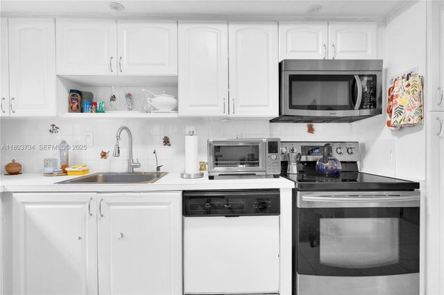 1400 Saint Charles Place L4, Pembroke Pines, FL 33026