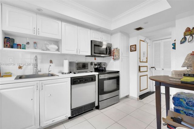 1400 Saint Charles Place L4, Pembroke Pines, FL 33026