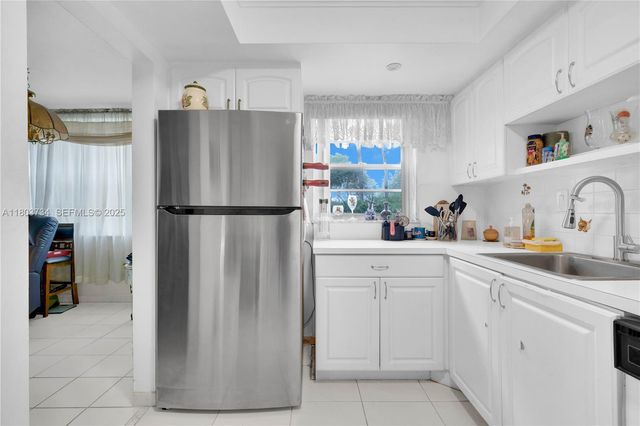 1400 Saint Charles Place L4, Pembroke Pines, FL 33026