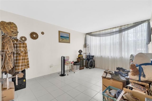 1400 Saint Charles Place L4, Pembroke Pines, FL 33026
