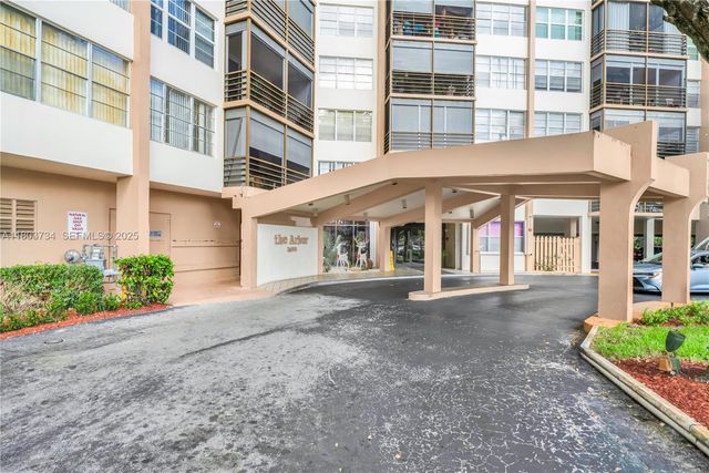 1400 Saint Charles Place L4, Pembroke Pines, FL 33026