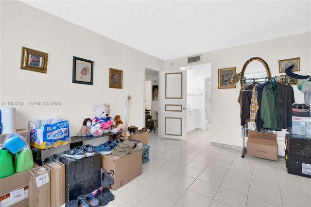 1400 Saint Charles Place L4, Pembroke Pines, FL 33026
