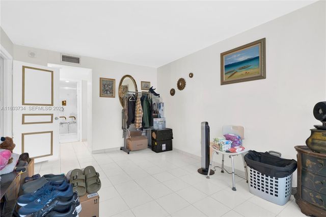 1400 Saint Charles Place L4, Pembroke Pines, FL 33026