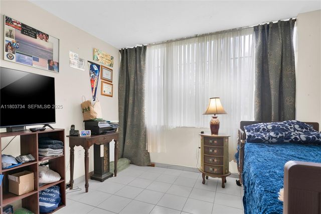 1400 Saint Charles Place L4, Pembroke Pines, FL 33026