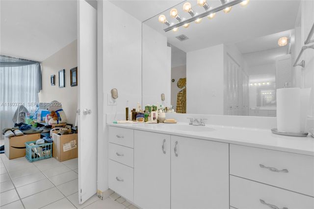 1400 Saint Charles Place L4, Pembroke Pines, FL 33026