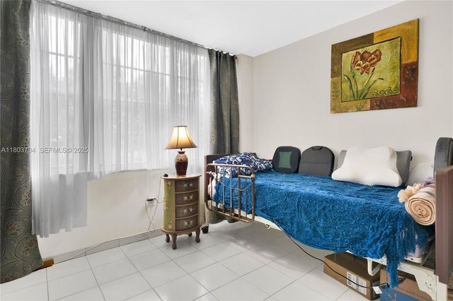 1400 Saint Charles Place L4, Pembroke Pines, FL 33026