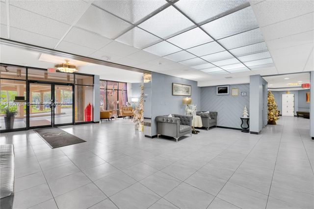 1400 Saint Charles Place L4, Pembroke Pines, FL 33026