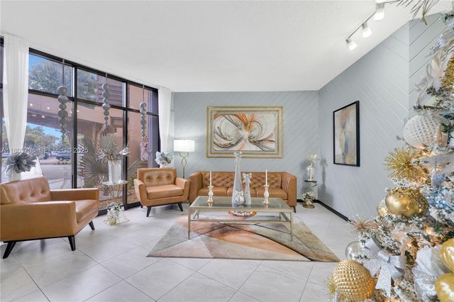 1400 Saint Charles Place L4, Pembroke Pines, FL 33026