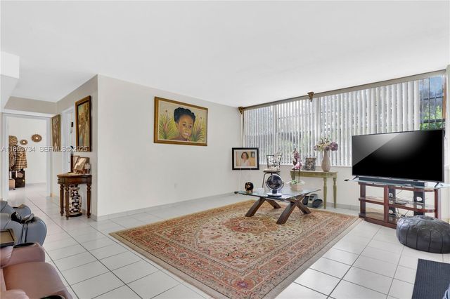 1400 Saint Charles Place L4, Pembroke Pines, FL 33026