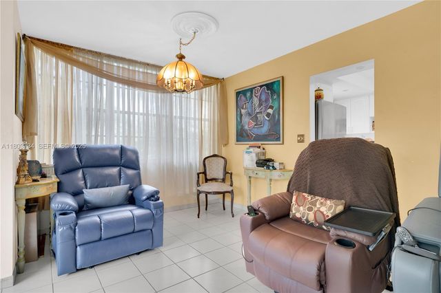 1400 Saint Charles Place L4, Pembroke Pines, FL 33026