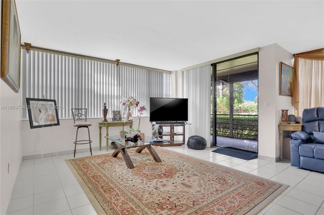 1400 Saint Charles Place L4, Pembroke Pines, FL 33026