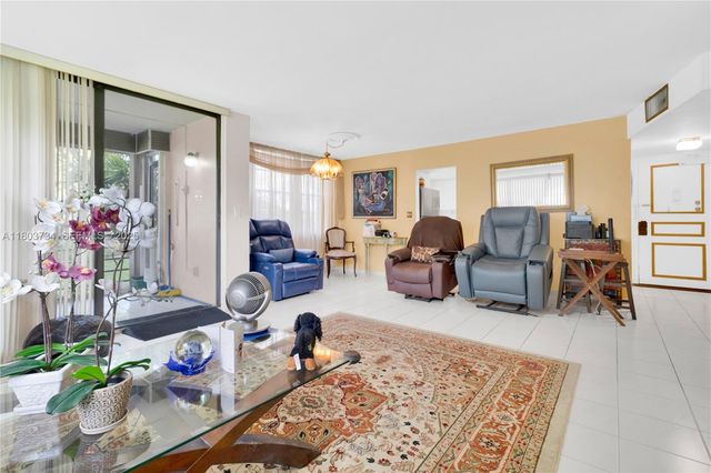 1400 Saint Charles Place L4, Pembroke Pines, FL 33026