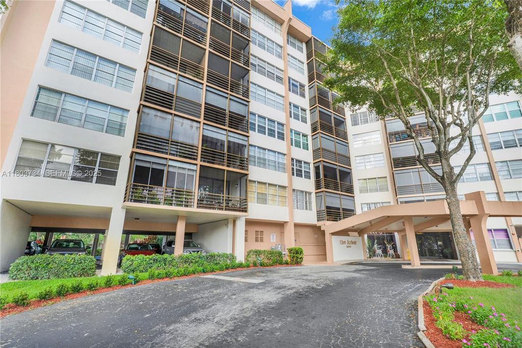 1400 Saint Charles Place L4, Pembroke Pines, FL 33026