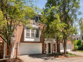 124 Chapel Harbor Dr, O'hara, PA 15238