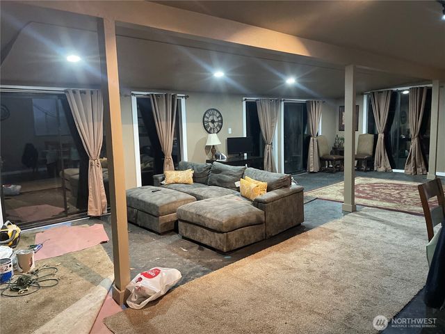 310 W Pine Street, Elma, WA 98541