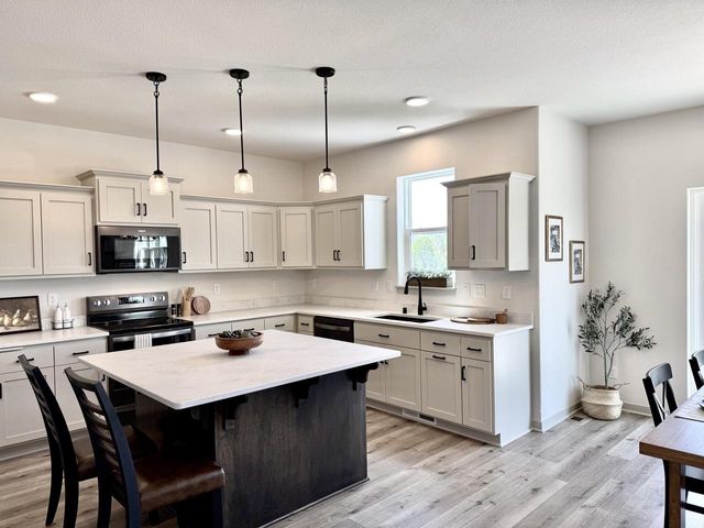 S54W25487 Pebble Brook COURT, Waukesha, WI 53189