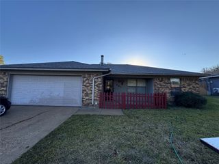441 Wintercrest Road, Burleson, TX 76028