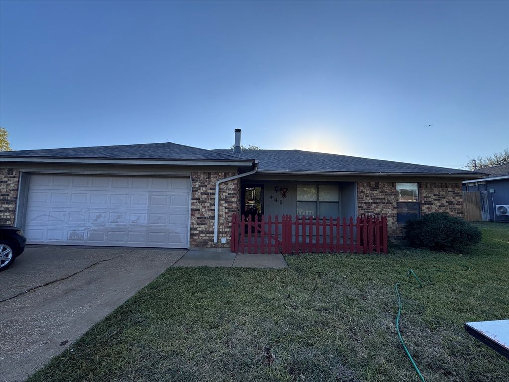441 Wintercrest Road, Burleson, TX 76028