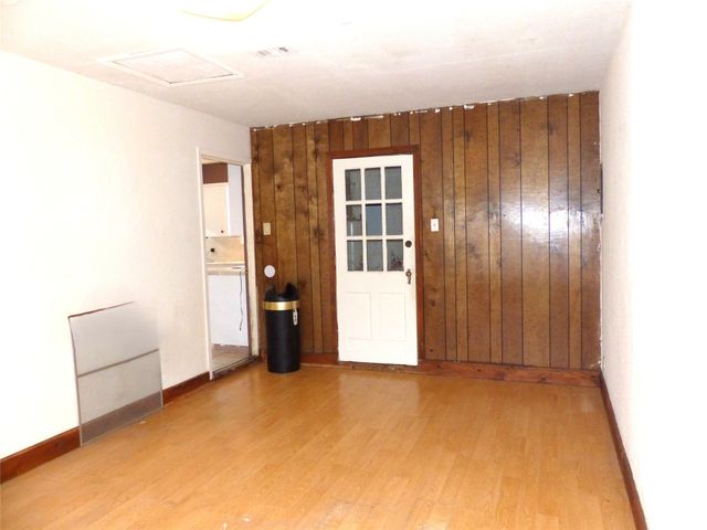 115 South, Brady, TX 76825