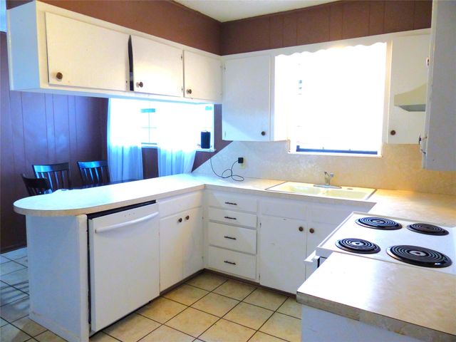 115 South, Brady, TX 76825