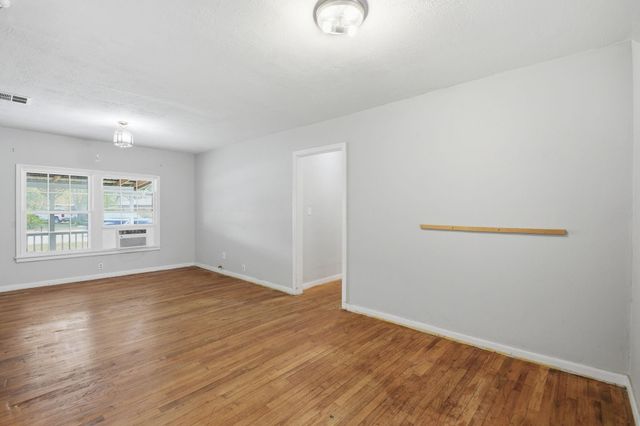 304 Baker Drive, Tomball, TX 77375