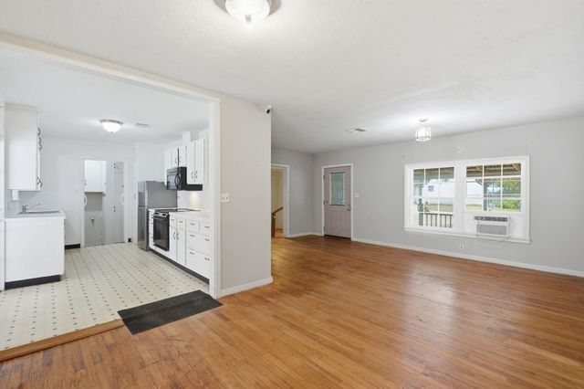 304 Baker Drive, Tomball, TX 77375