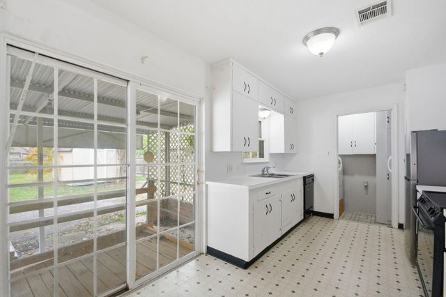 304 Baker Drive, Tomball, TX 77375