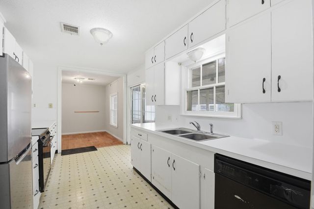 304 Baker Drive, Tomball, TX 77375