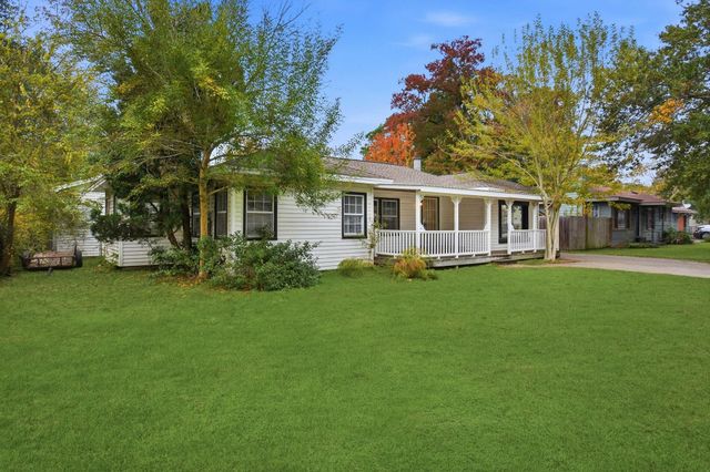 304 Baker Drive, Tomball, TX 77375