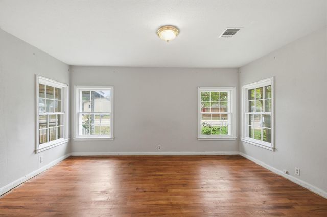 304 Baker Drive, Tomball, TX 77375