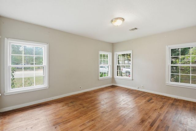 304 Baker Drive, Tomball, TX 77375