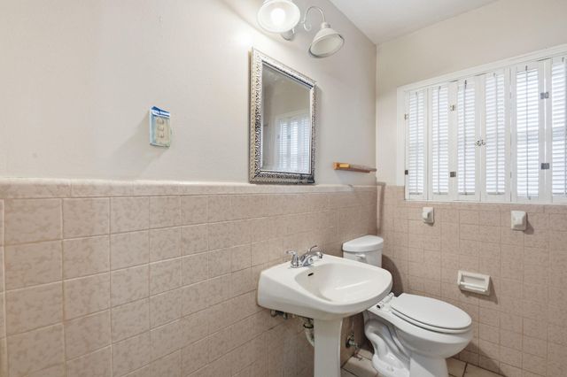 304 Baker Drive, Tomball, TX 77375