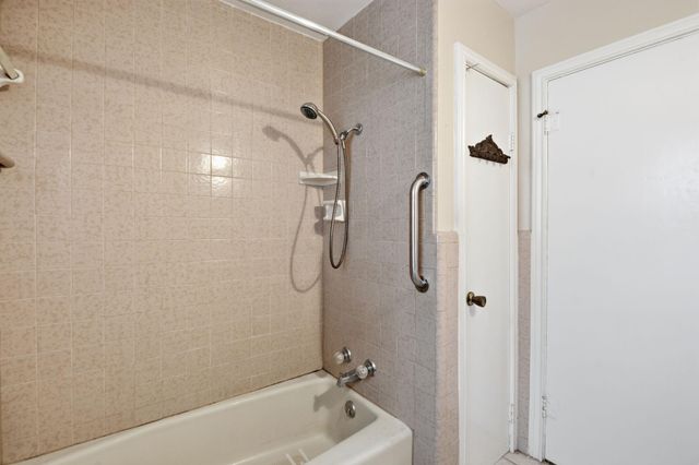 304 Baker Drive, Tomball, TX 77375